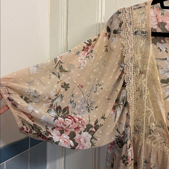 POL Floral Lace Blouse - Cream and Pink sz L - Picture 2 of 8